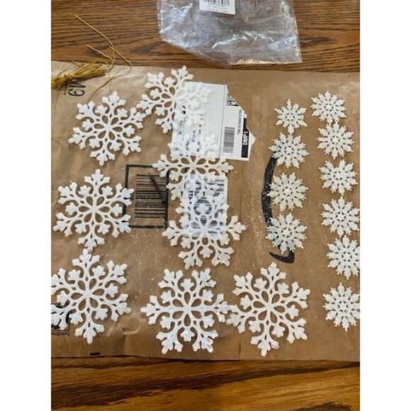 36 Pack Plastic Silver Snowflake Ornaments Christmas Winter Decorations - Picture 2 of 2